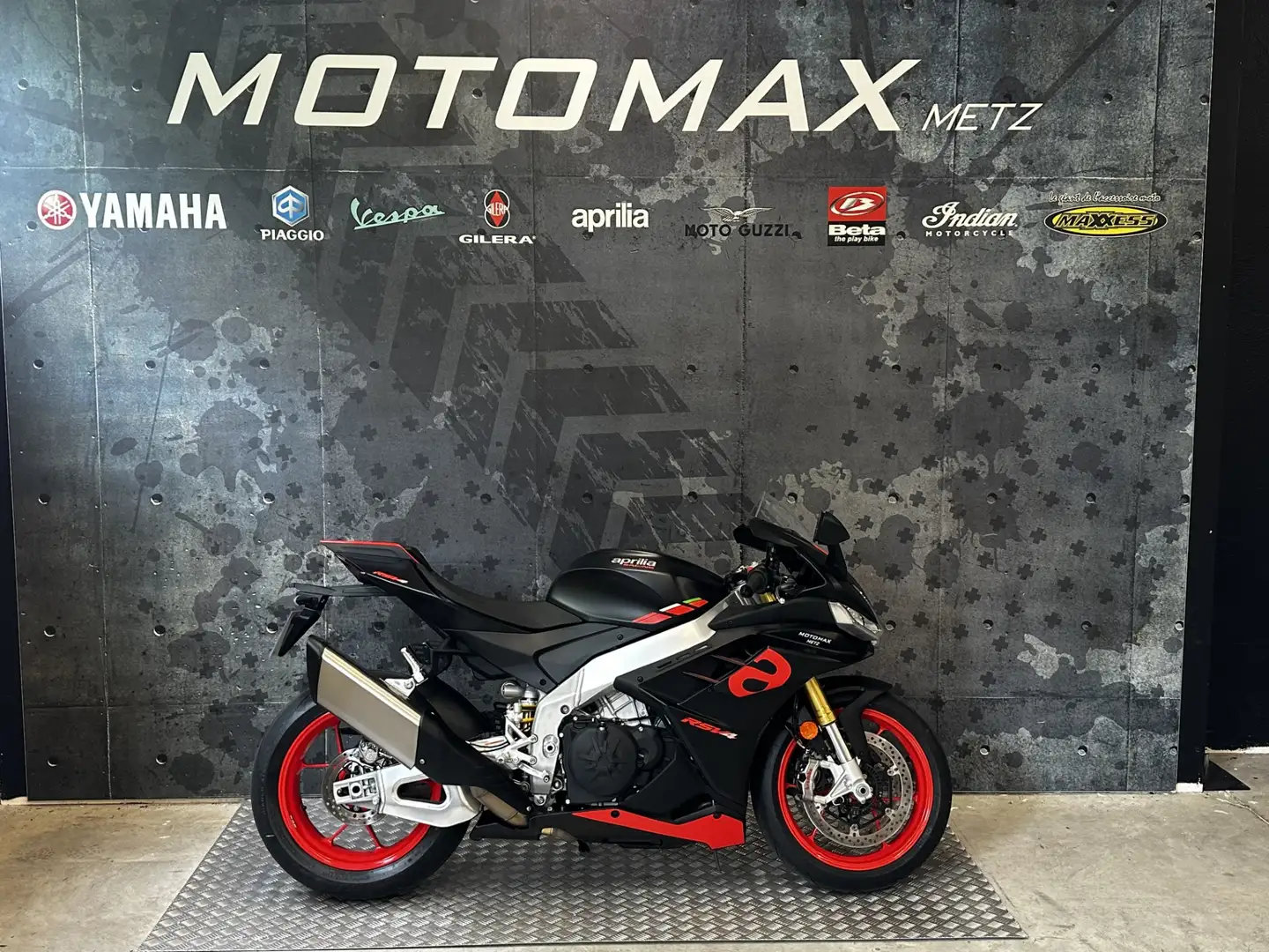 Aprilia RSV4 Noir - 1