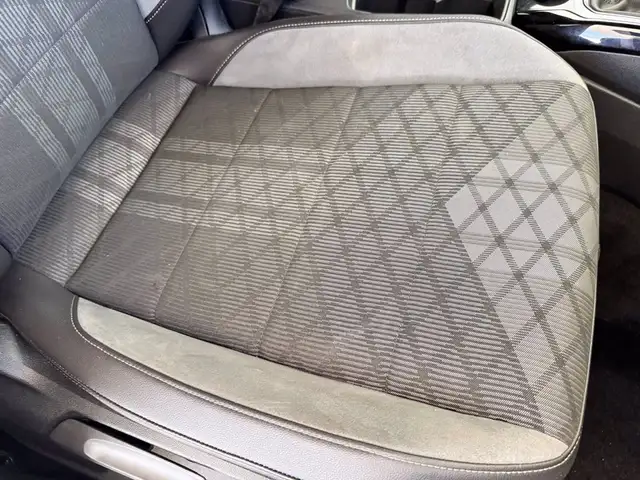 Volkswagen T-Roc view 9
