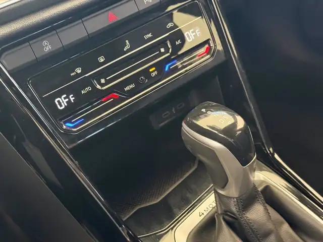 Volkswagen T-Roc view 24