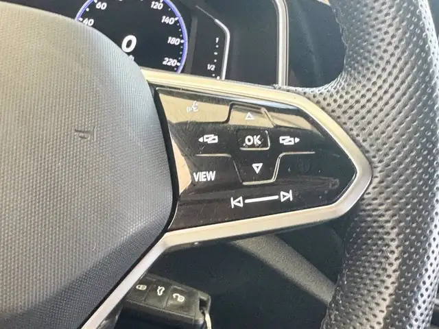 Volkswagen T-Roc view 21
