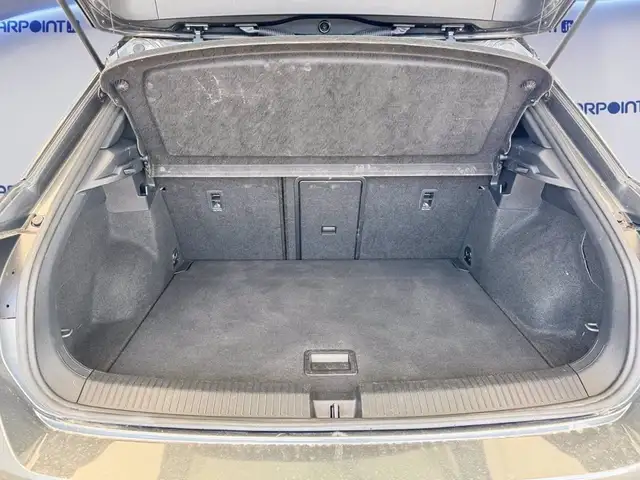 Volkswagen T-Roc view 11