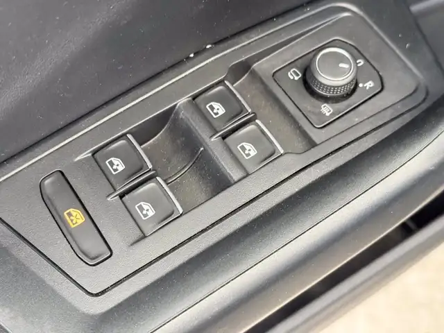 Volkswagen T-Roc view 19