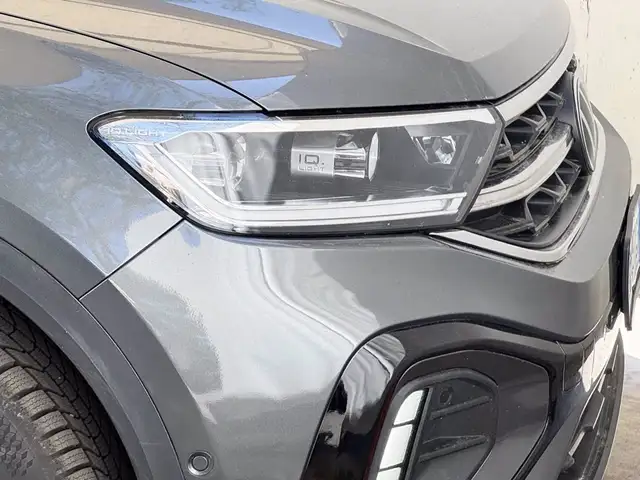 Volkswagen T-Roc view 13