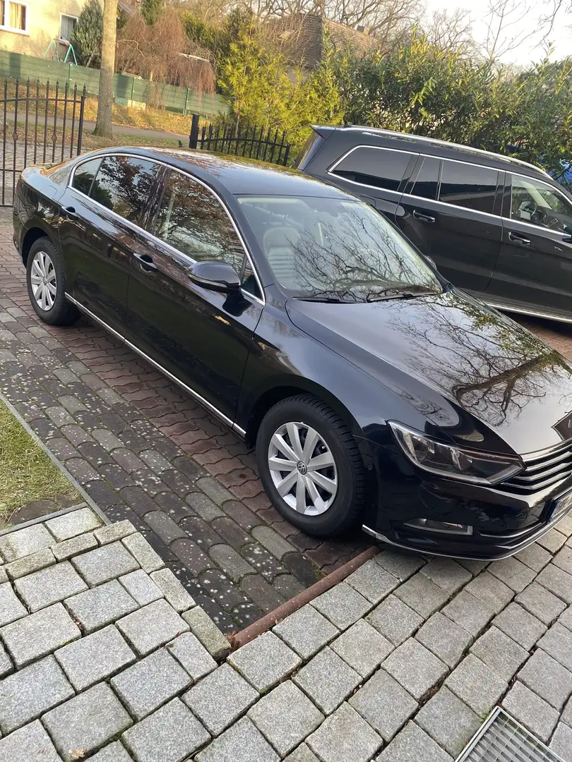 Volkswagen Passat 1.6 TDI (BlueMotion Technology) DSG Trendline Schwarz - 1