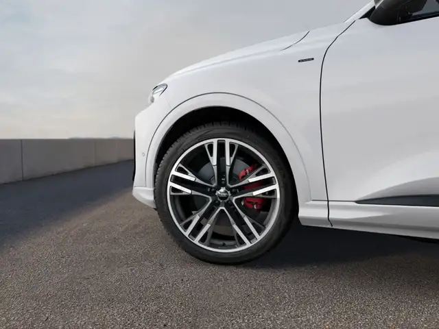 Audi Q5 view 6