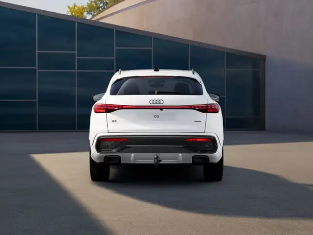 Audi Q5 view 4