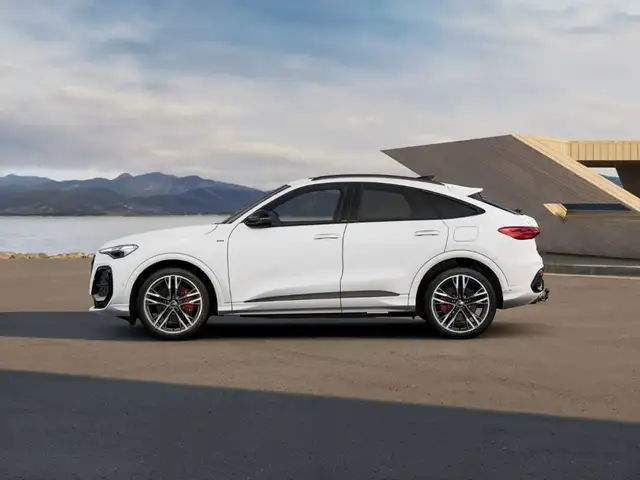 Audi Q5 view 3
