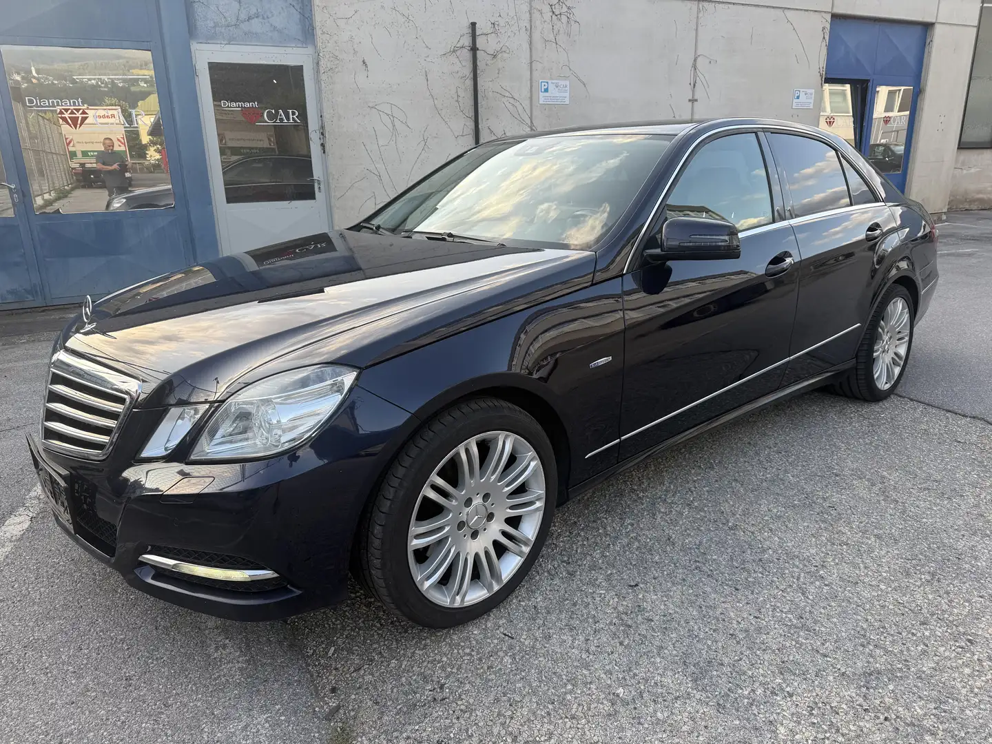 Mercedes-Benz E 350 Avantgarde BlueEfficiency 4MATIC CDI Aut. Blau - 1
