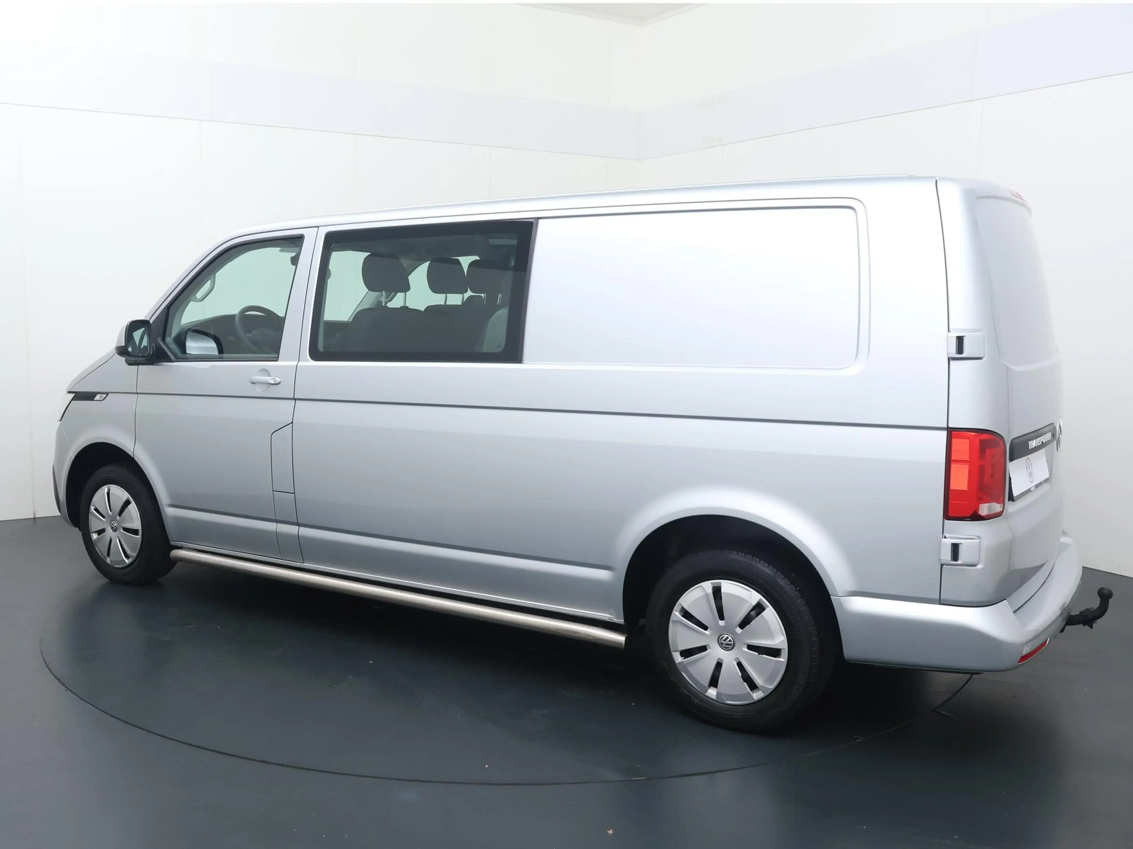 Volkswagen T6.1 Transporter 2.0 TDI L2H1 30 DC Highline | 150 PK | Trekhaak | — photo 4