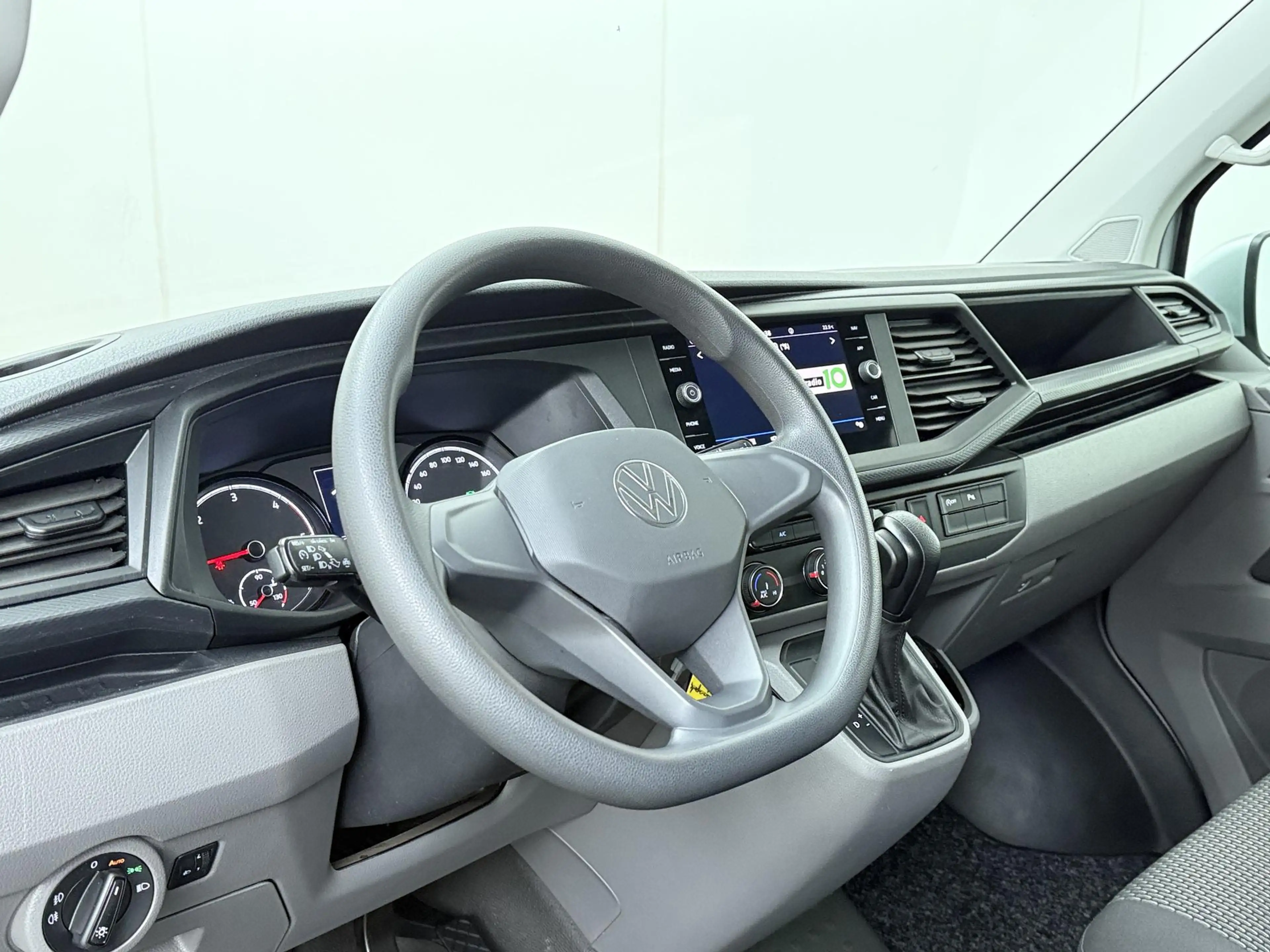 Volkswagen T6.1 Transporter 2.0 TDI L2H1 30 DC Highline | 150 PK | Trekhaak | — photo 6