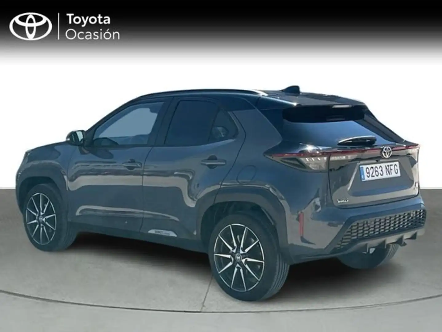 Toyota Yaris Cross 130H GR Sport Gris - 2