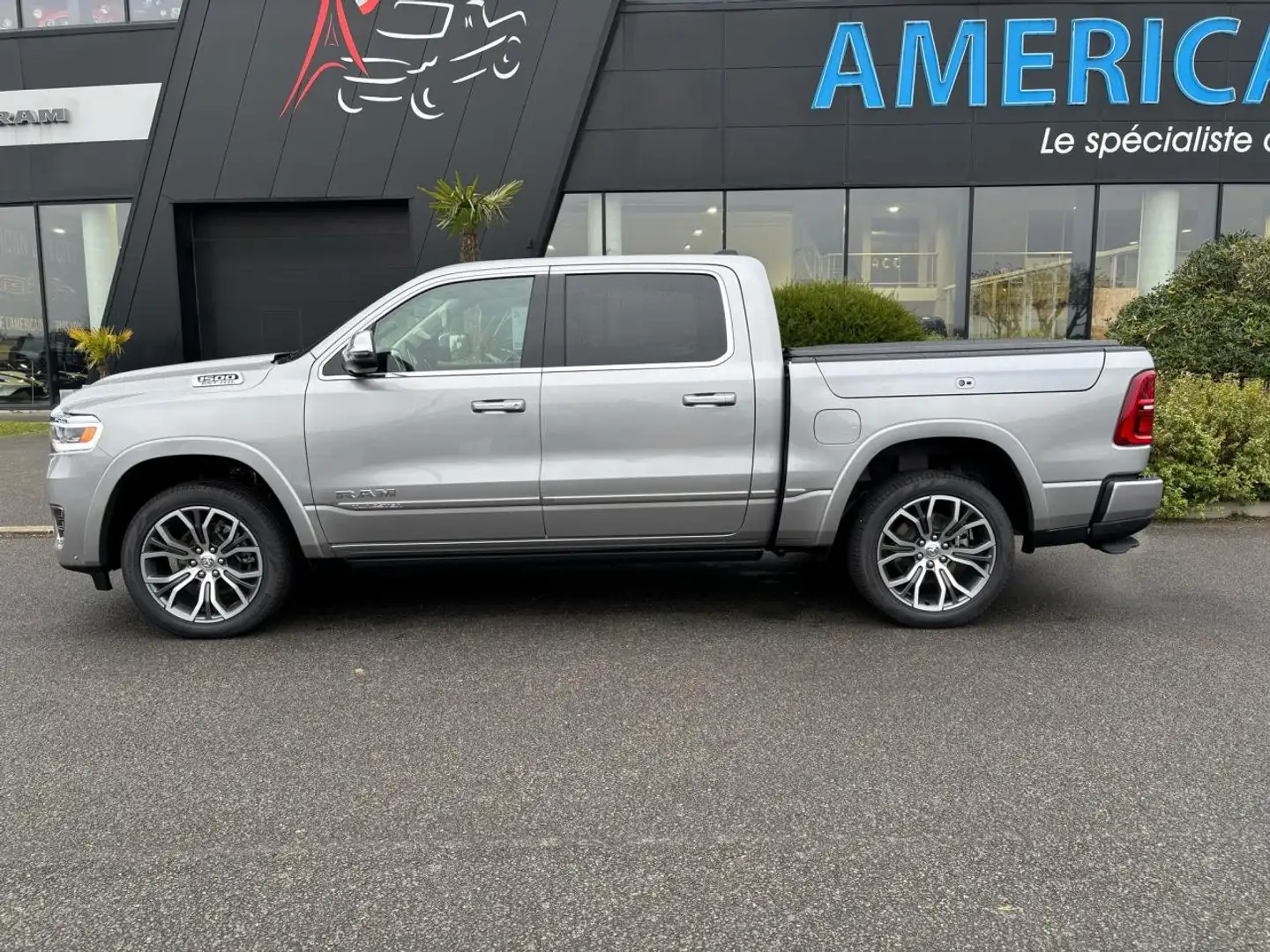 Dodge RAM 1500 CREW TUNGSTEN AIR RAMBOX Argent - 2