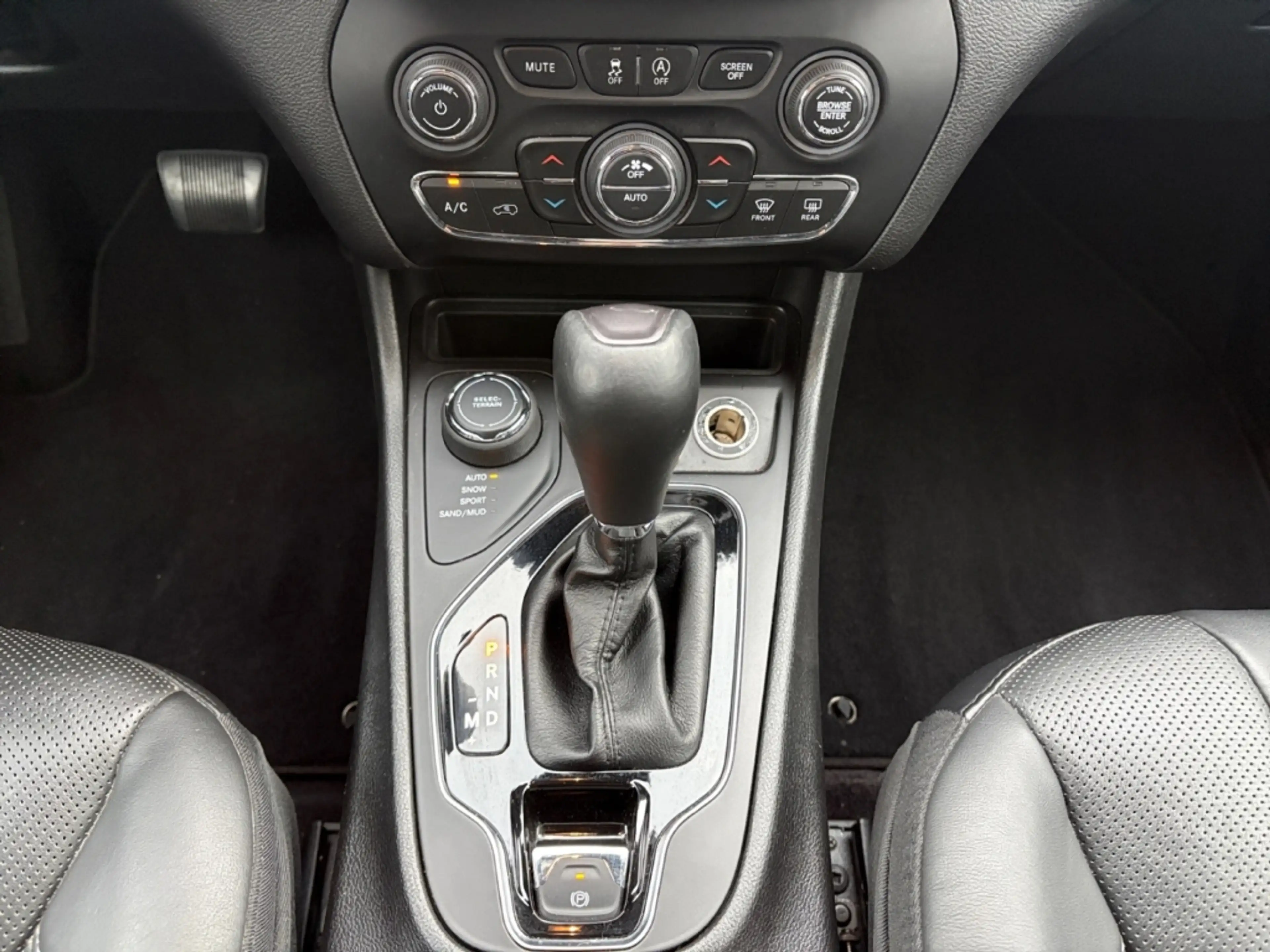 Jeep Cherokee Limited 2.2 MultiJet Park-Assistent Navi Soundsyst — photo 11