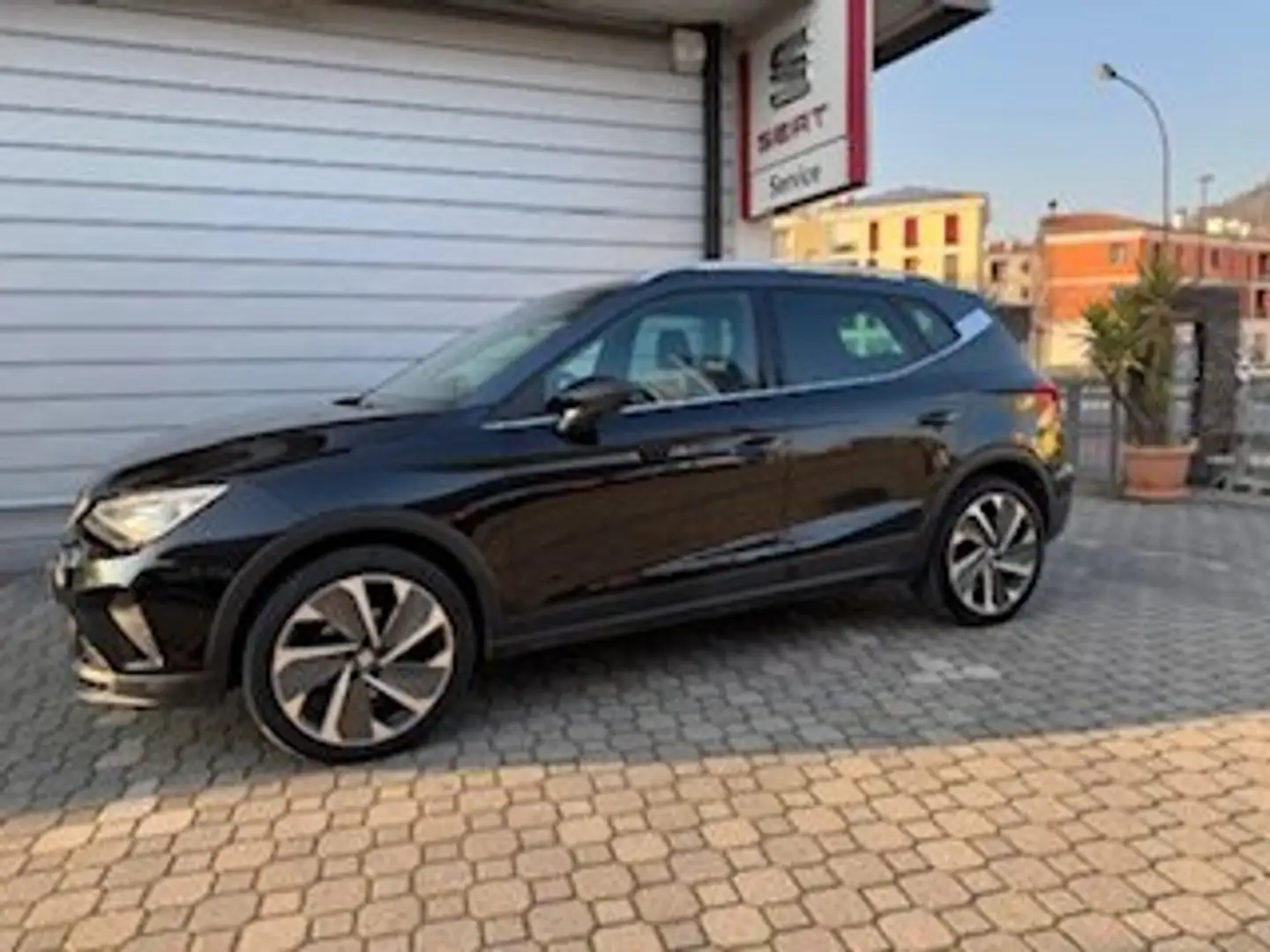 SEAT Arona 1.0 tgi FR 90cv Nero - 1
