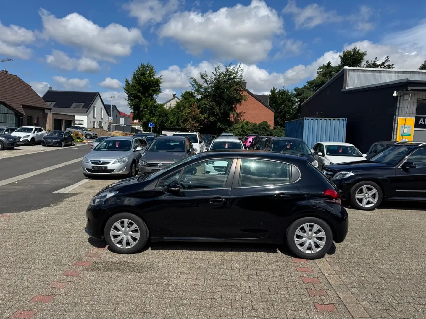 Peugeot 208 Active PDC Tempo Sitzheizung LED Display Schwarz - 2