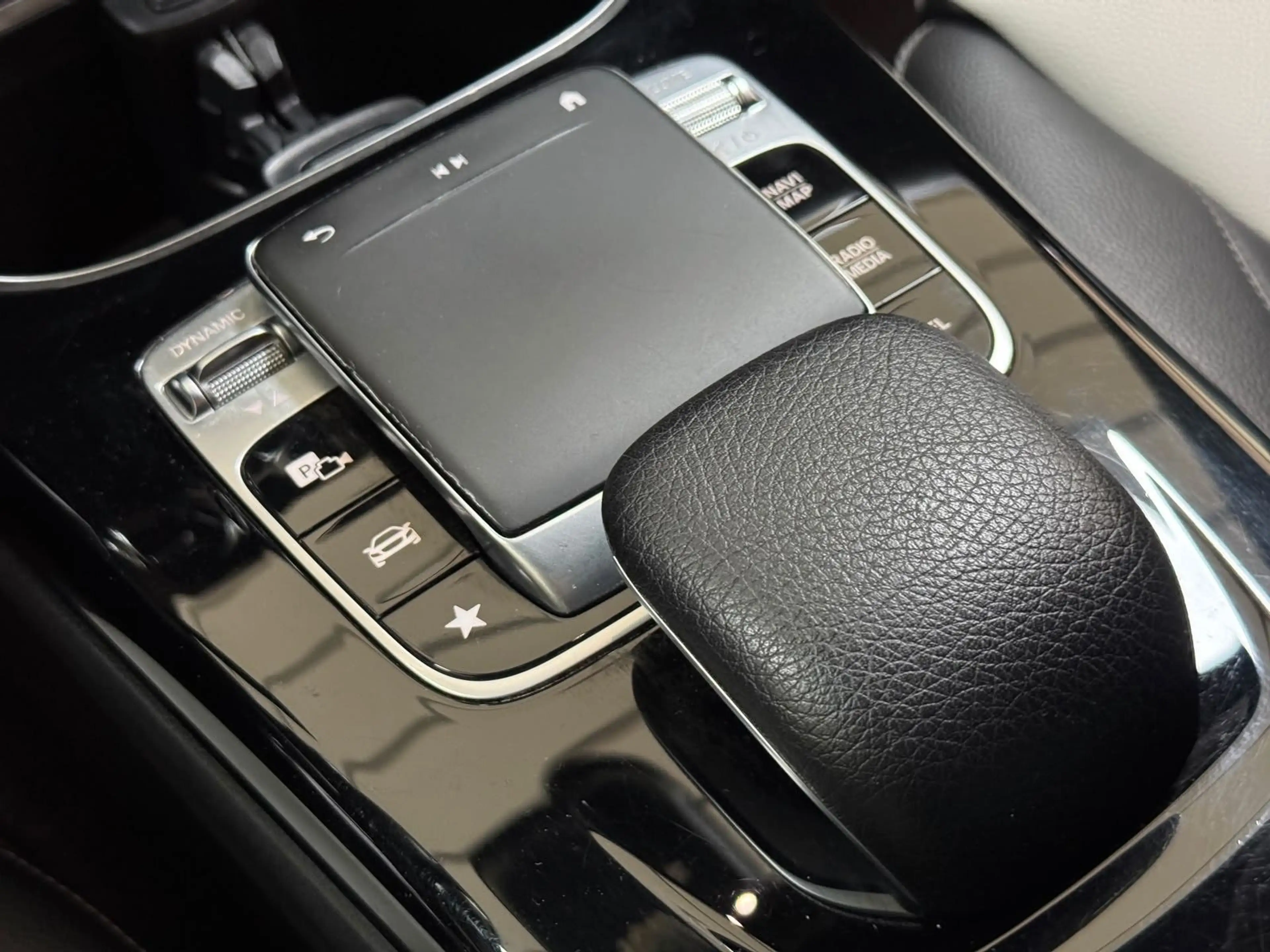 Mercedes-Benz A 220 *AMG-Line*Widescreen*MBUX — photo 29
