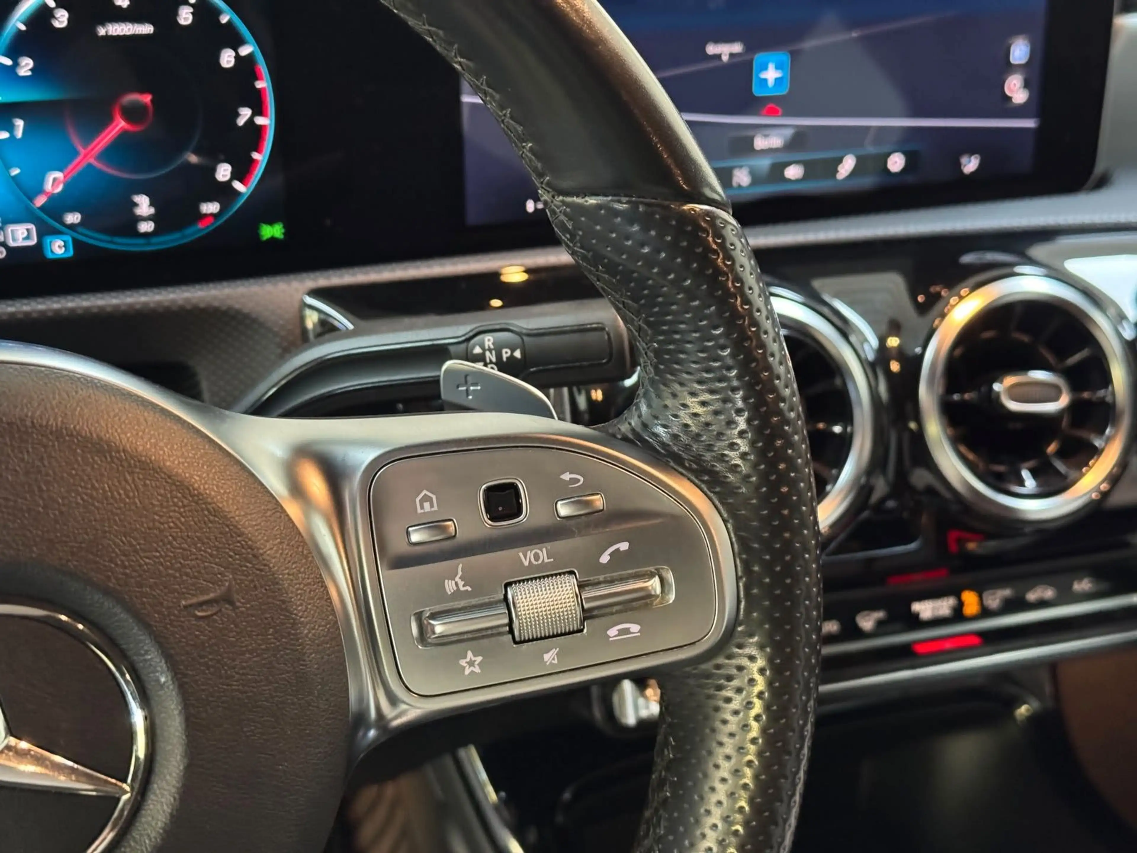 Mercedes-Benz A 220 *AMG-Line*Widescreen*MBUX — photo 35