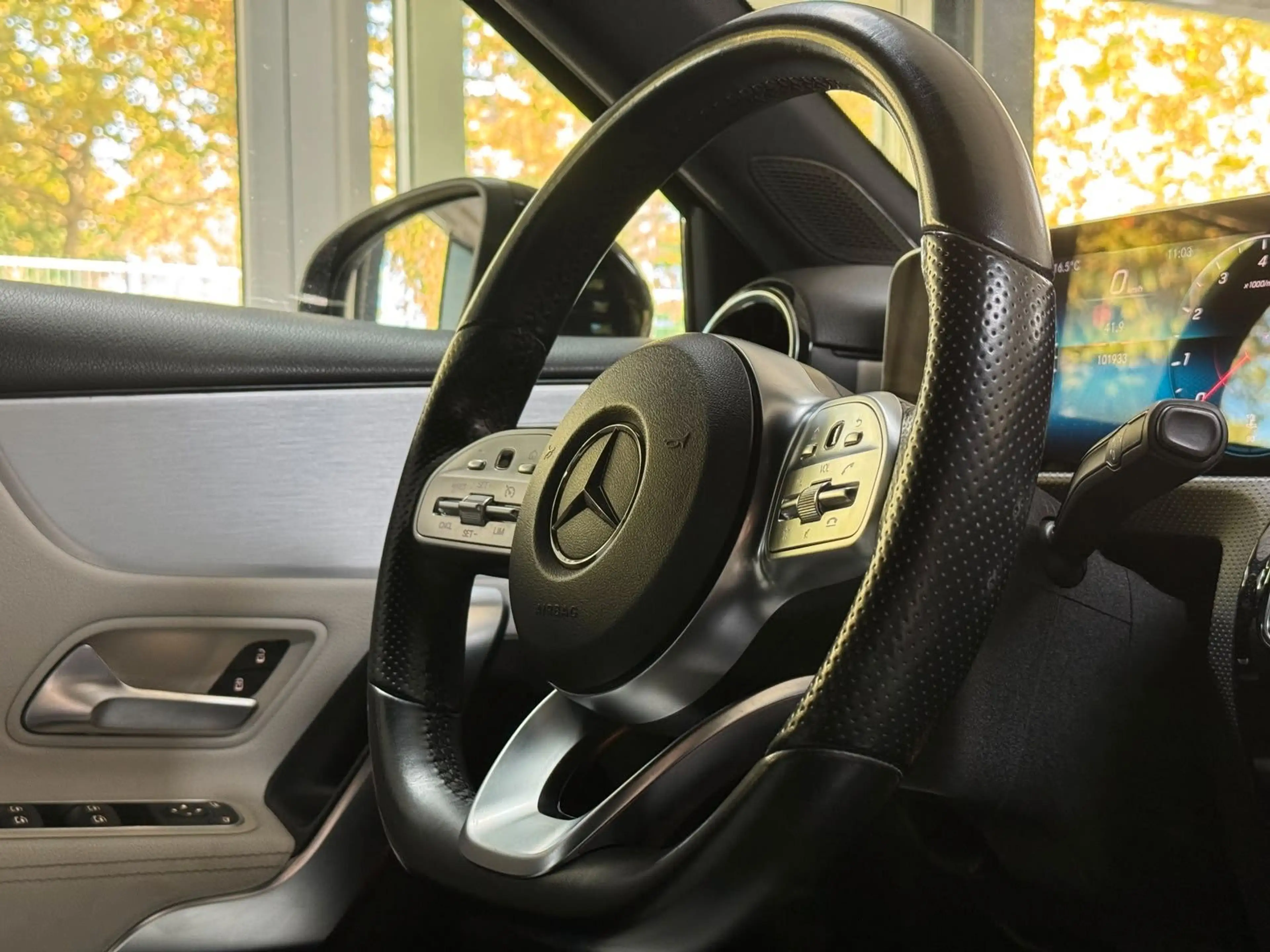 Mercedes-Benz A 220 *AMG-Line*Widescreen*MBUX — photo 32