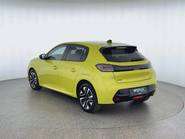 Peugeot 208 view 5