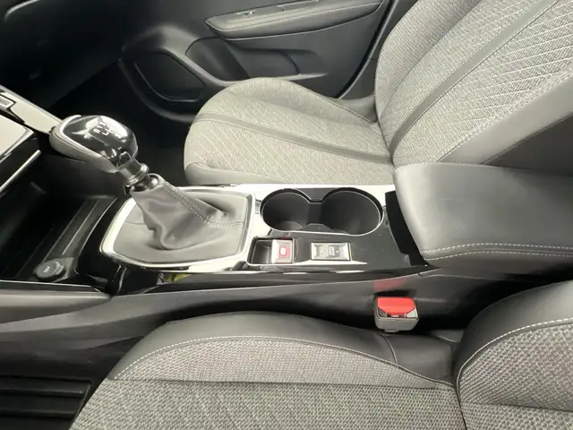 Peugeot 208 view 14
