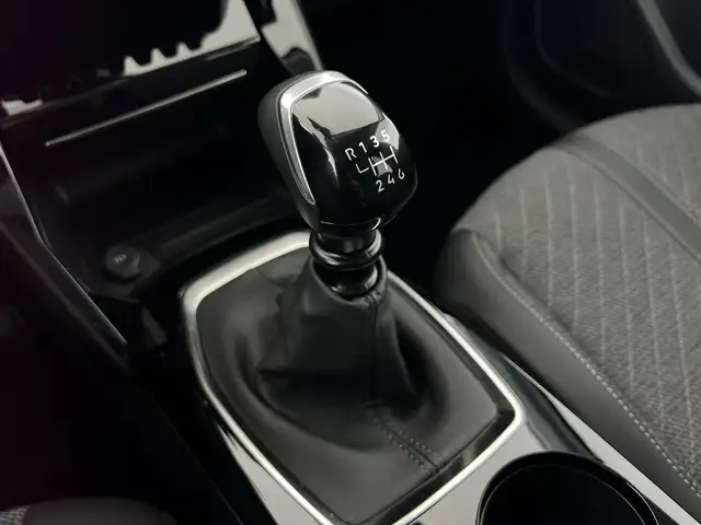 Peugeot 208 view 13