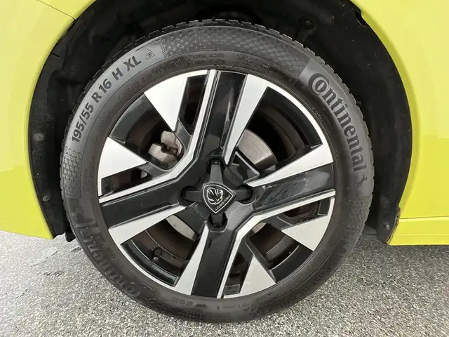 Peugeot 208 view 10