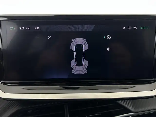 Peugeot 208 view 9