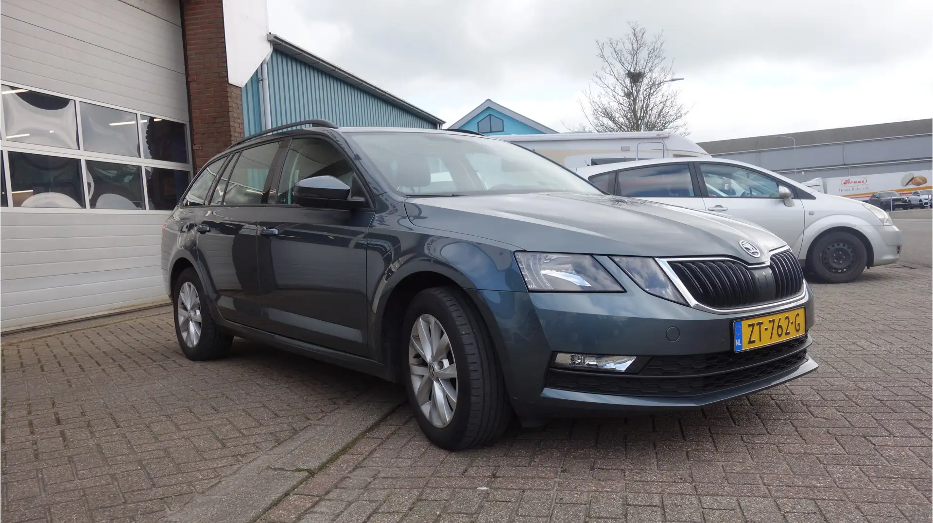 Skoda Octavia Combi 1.5 TSI Greentech Ambition Business Grau - 2