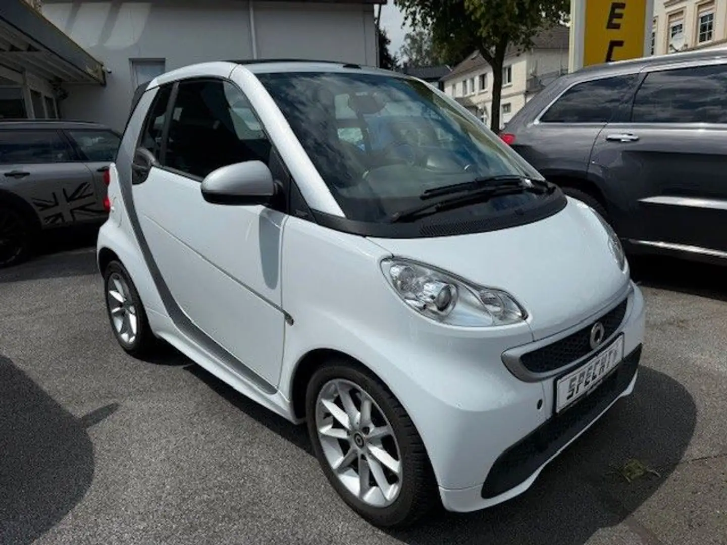 smart forTwo fortwo cabrio Micro Hybrid Drive 52kW Weiß - 2