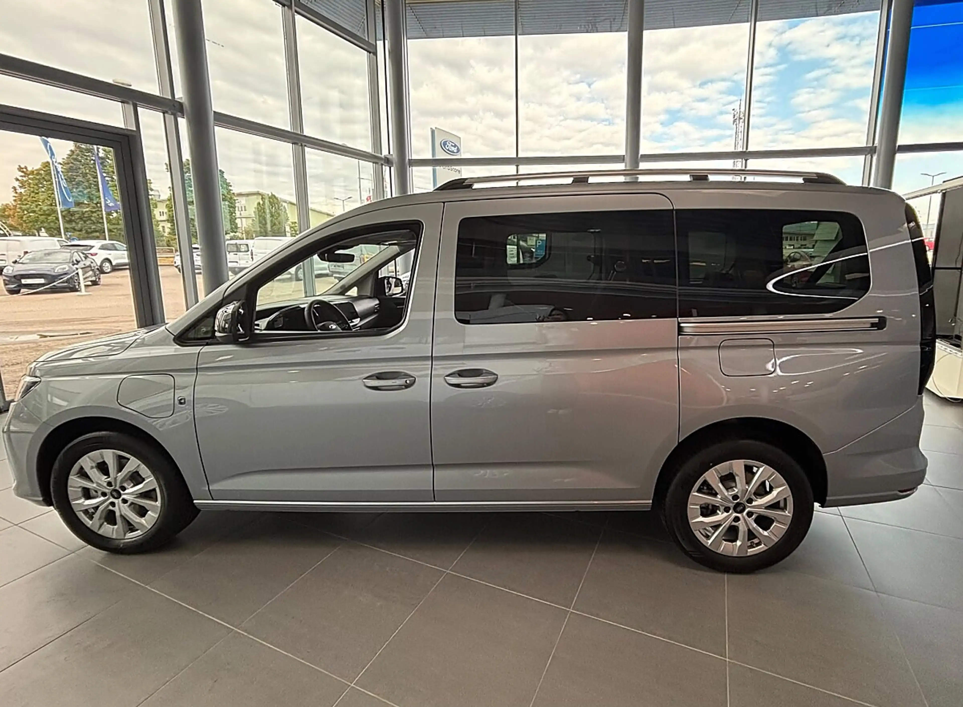 Ford Tourneo Connect GRA LWB TIT 1.5L 150PS A6 FWD — photo 3