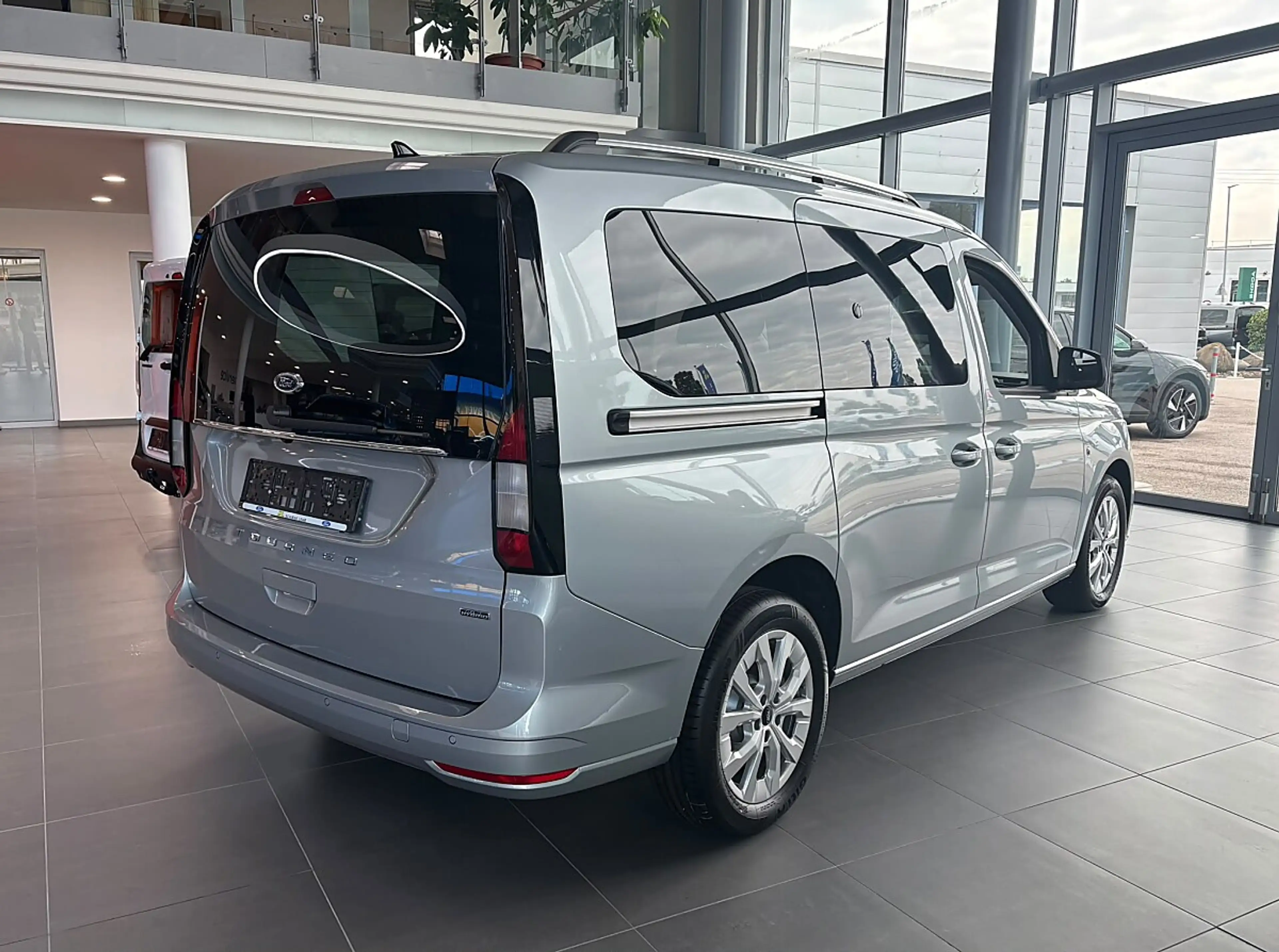 Ford Tourneo Connect GRA LWB TIT 1.5L 150PS A6 FWD — photo 6