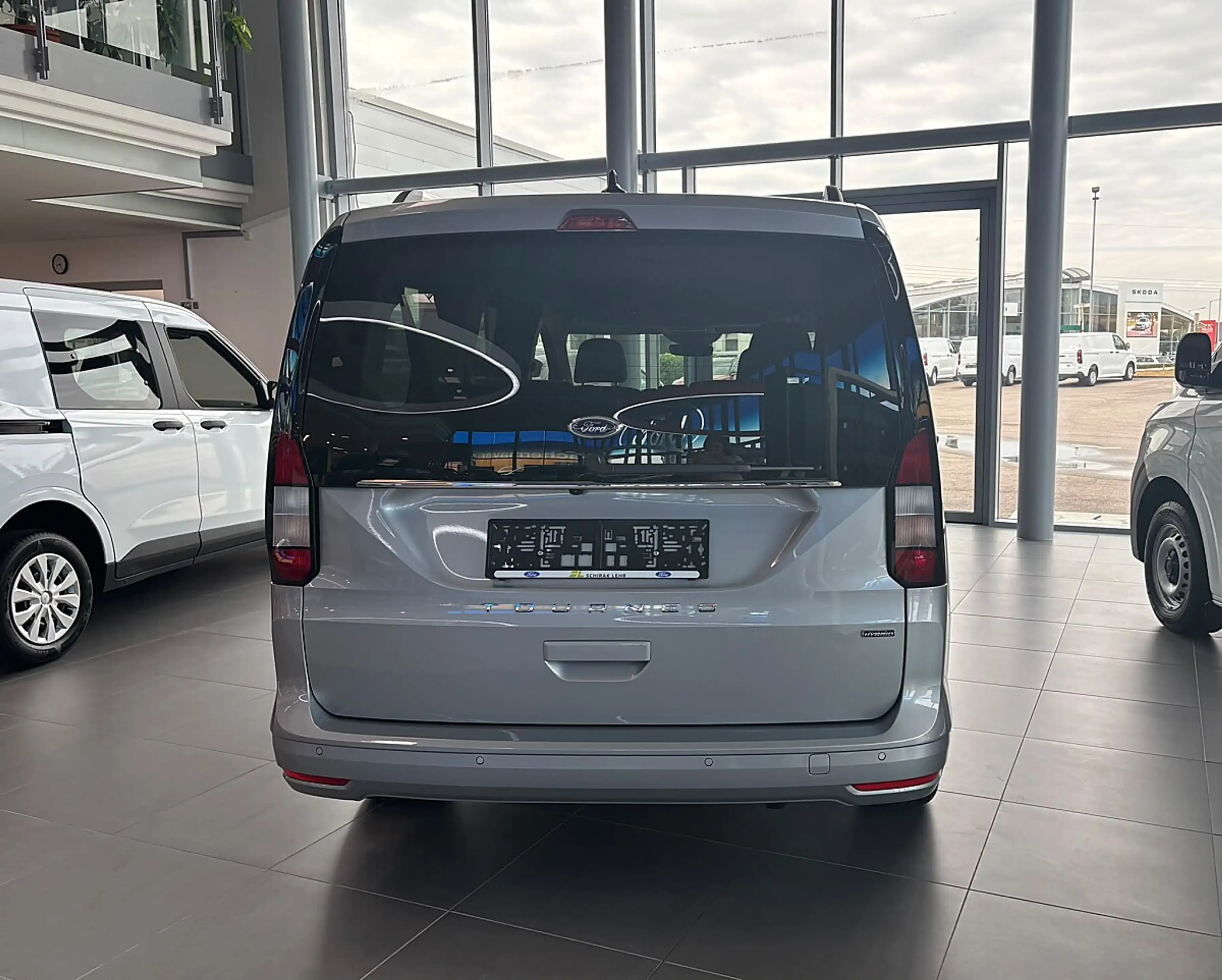Ford Tourneo Connect GRA LWB TIT 1.5L 150PS A6 FWD — photo 4