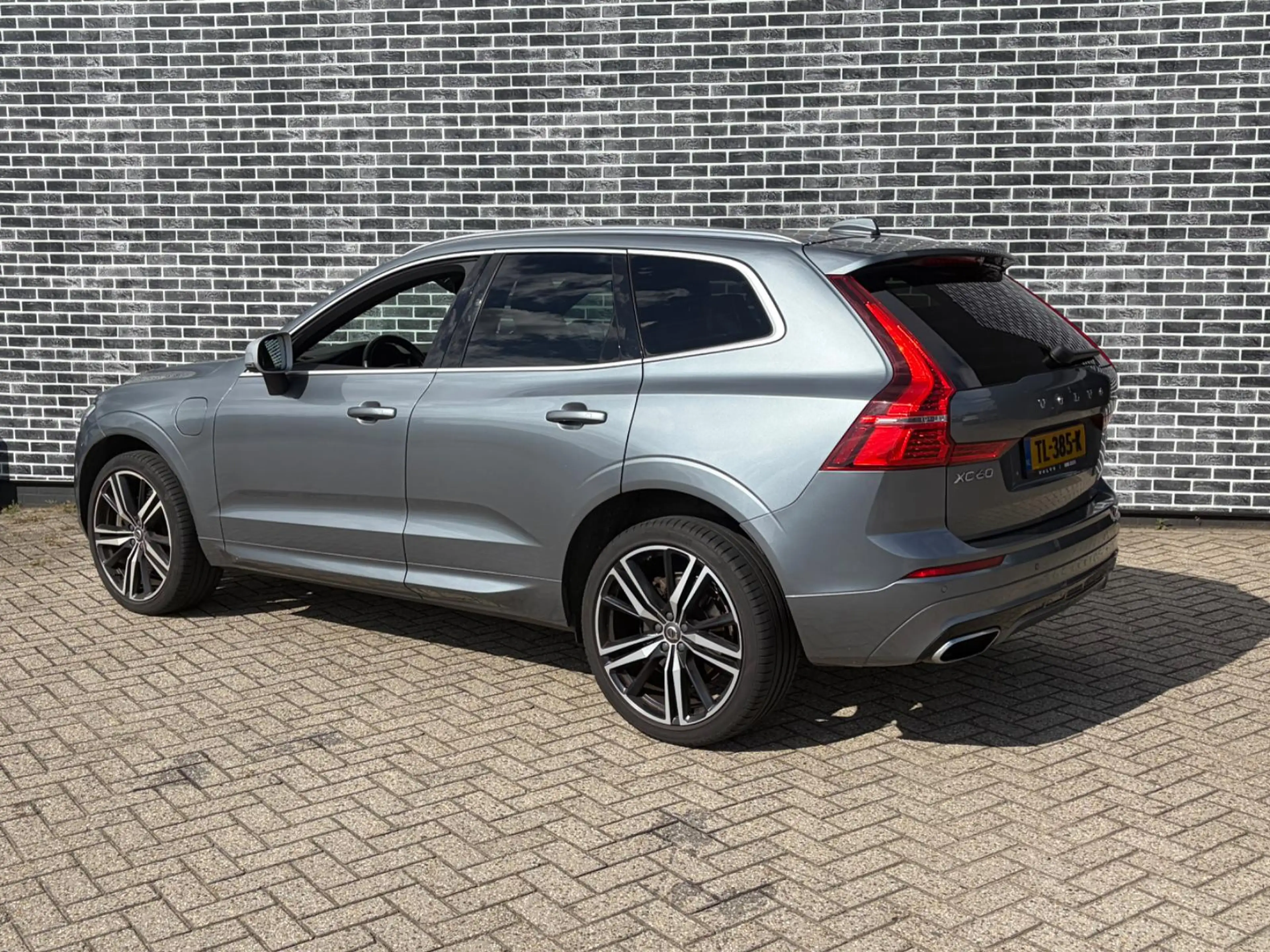 Volvo XC60 2.0 T8 Twin Engine AWD R-Design | Plug-in Hybrid ( — photo 4