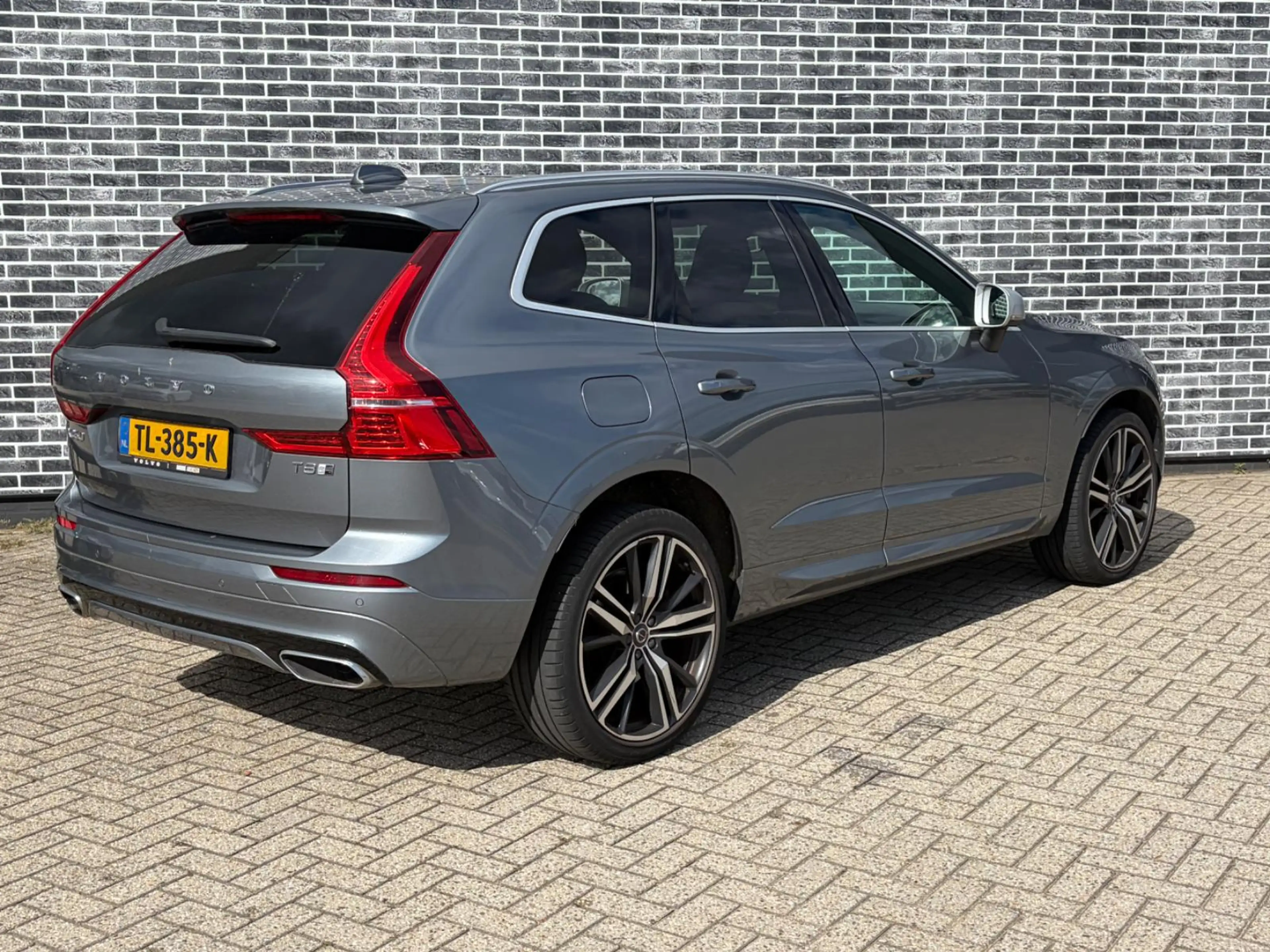 Volvo XC60 2.0 T8 Twin Engine AWD R-Design | Plug-in Hybrid ( — photo 2