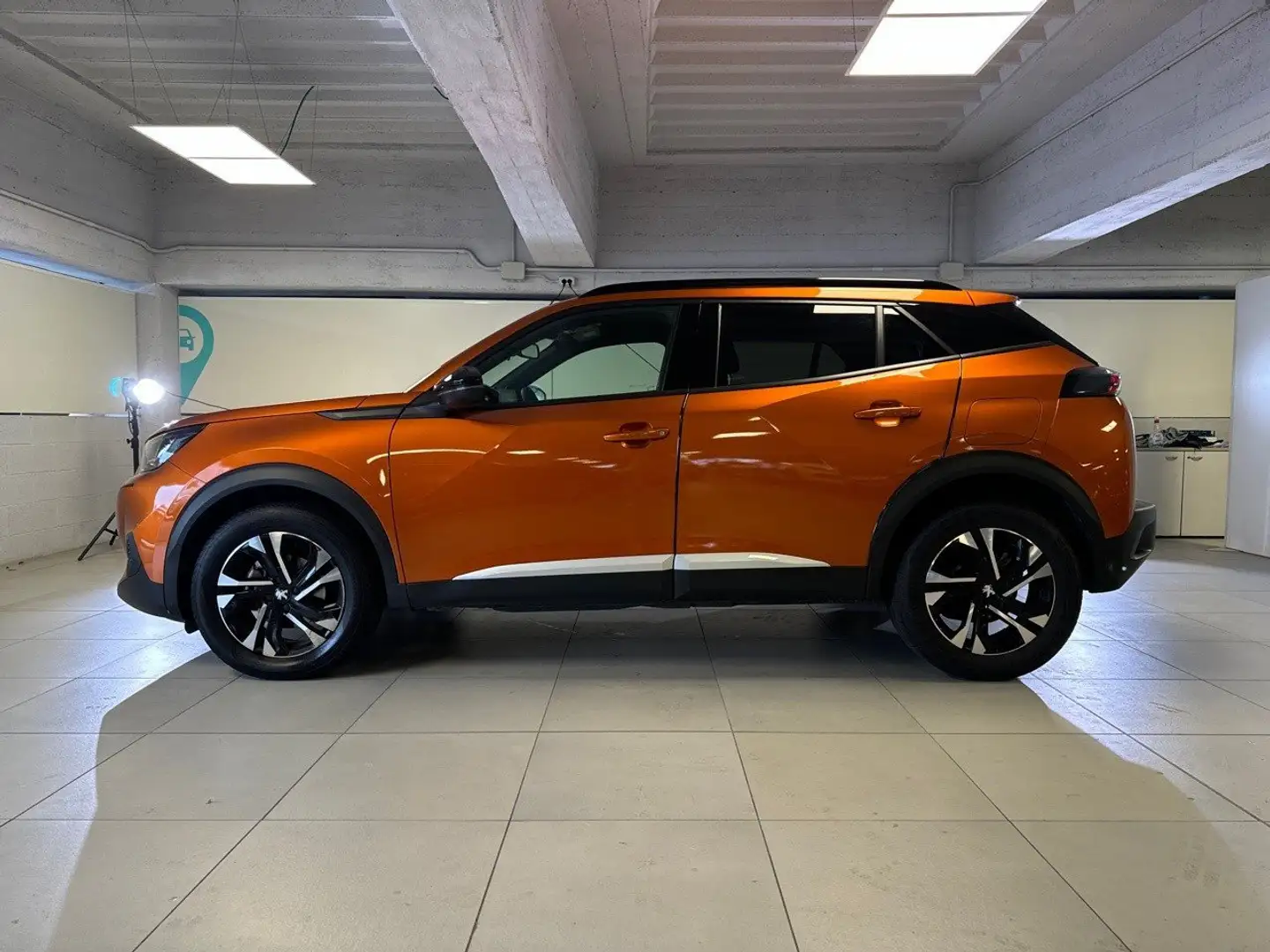 Peugeot 2008 PureTech 130 Allure Pack S/S Oranje - 2