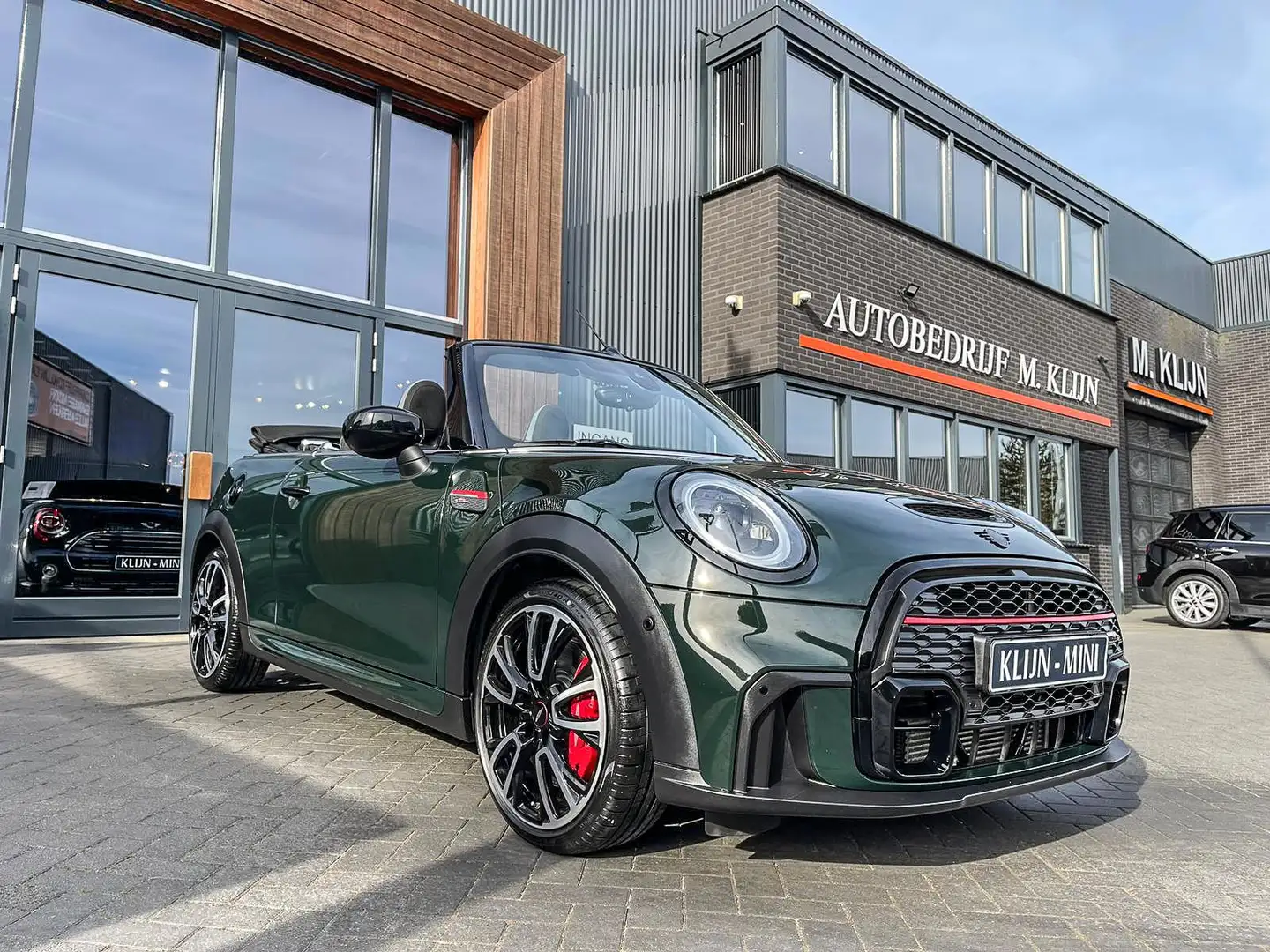 MINI John Cooper Works Cabrio Mini 2.0 F1 aut 231pk Rebel/camera/head up/np:62.0 Groen - 1