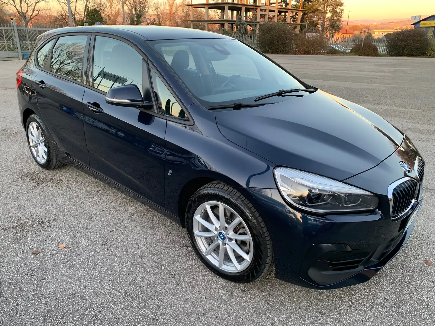 BMW 225 xe Active Tourer iPerformance Business auto Blau - 2