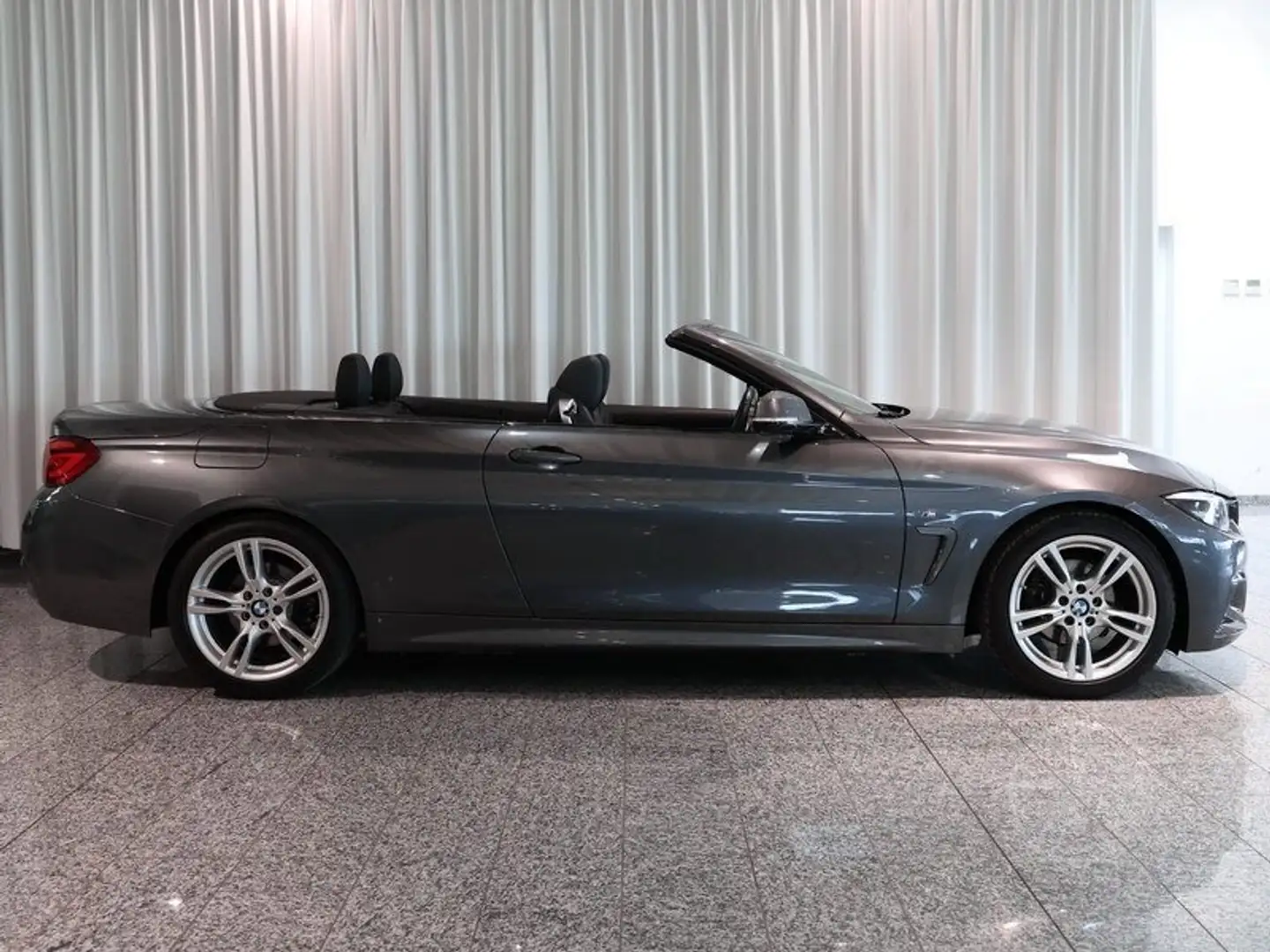BMW 420 i Cabrio M Sport LKHZ RFK Adp.LED NaviProf HarmKar Grau - 2