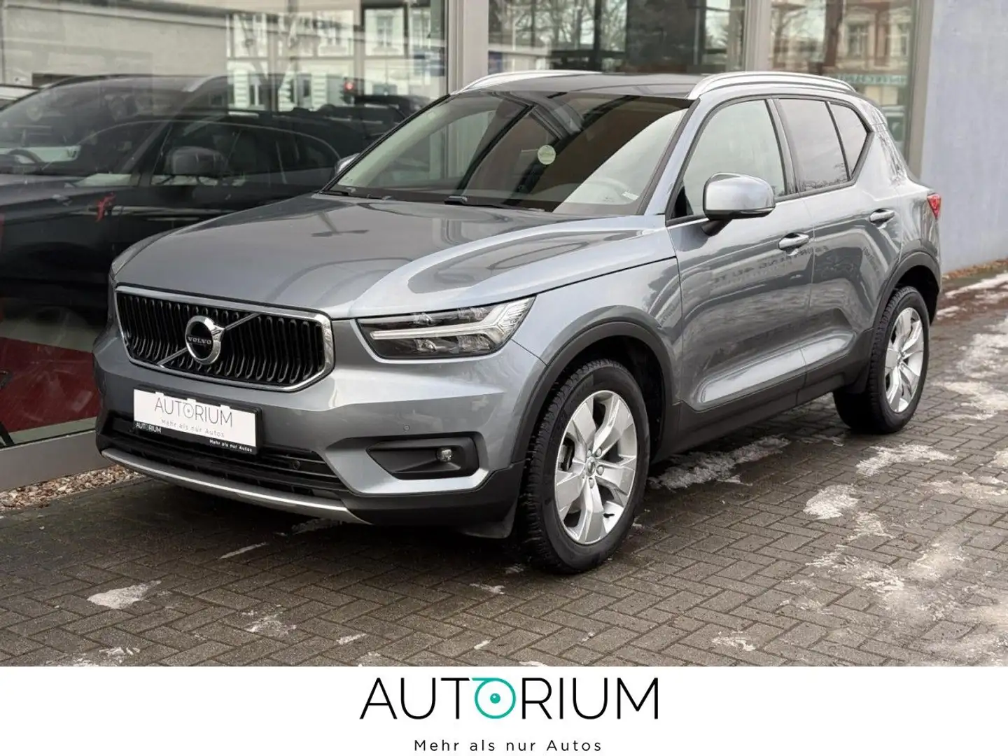 Volvo XC40 T4 Momentum AWD 1HAND LED NAV SHZG TEMP KAM Grau - 1