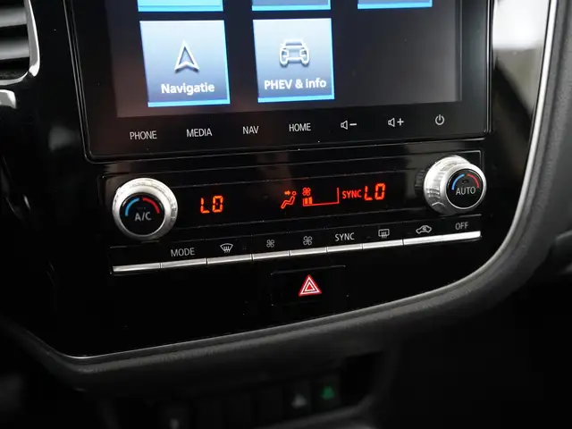 Mitsubishi Outlander view 14
