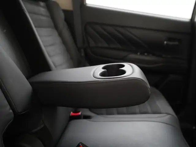 Mitsubishi Outlander view 30