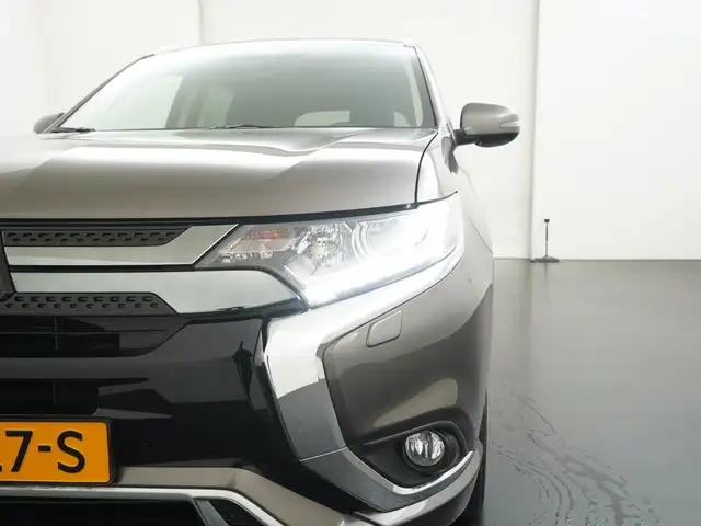 Mitsubishi Outlander view 23