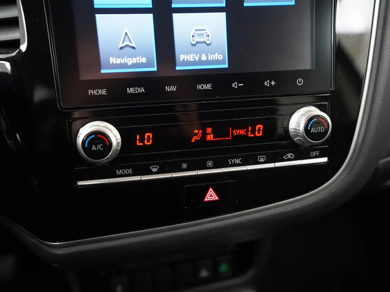 Mitsubishi Outlander 2.4 PHEV Intense S Trekhaak Leder/Alcantara, миниатюра 13