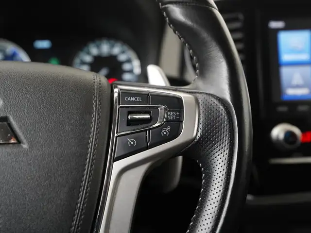 Mitsubishi Outlander view 11