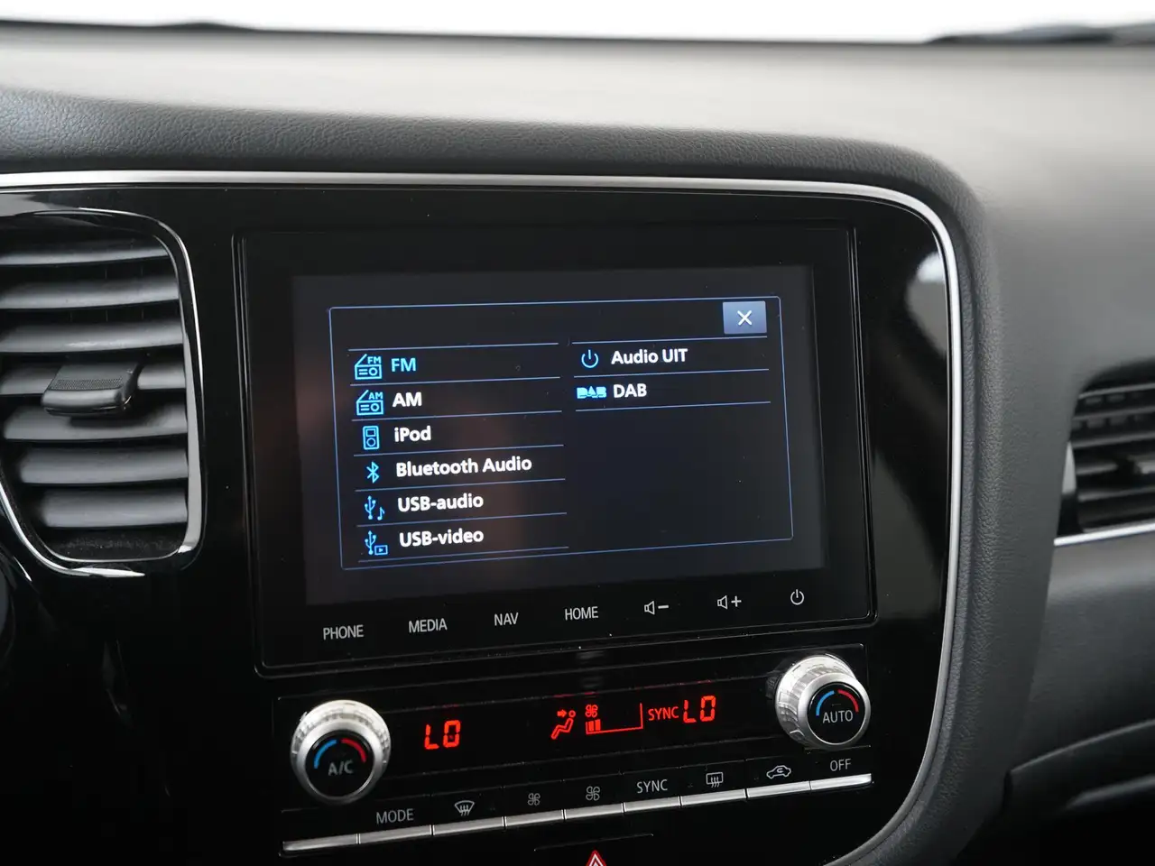 Mitsubishi Outlander 2.4 PHEV Intense S Trekhaak Leder/Alcantara, миниатюра 17