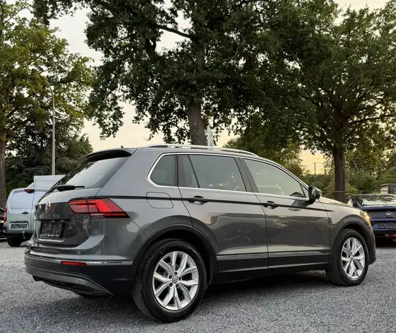 Volkswagen Tiguan view 3