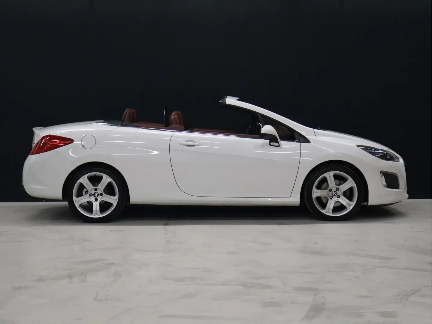 Peugeot 308 CC 1.6 THP Féline [AUTOMAAT, NEKVERWARMING, STOELV Fehér - 2