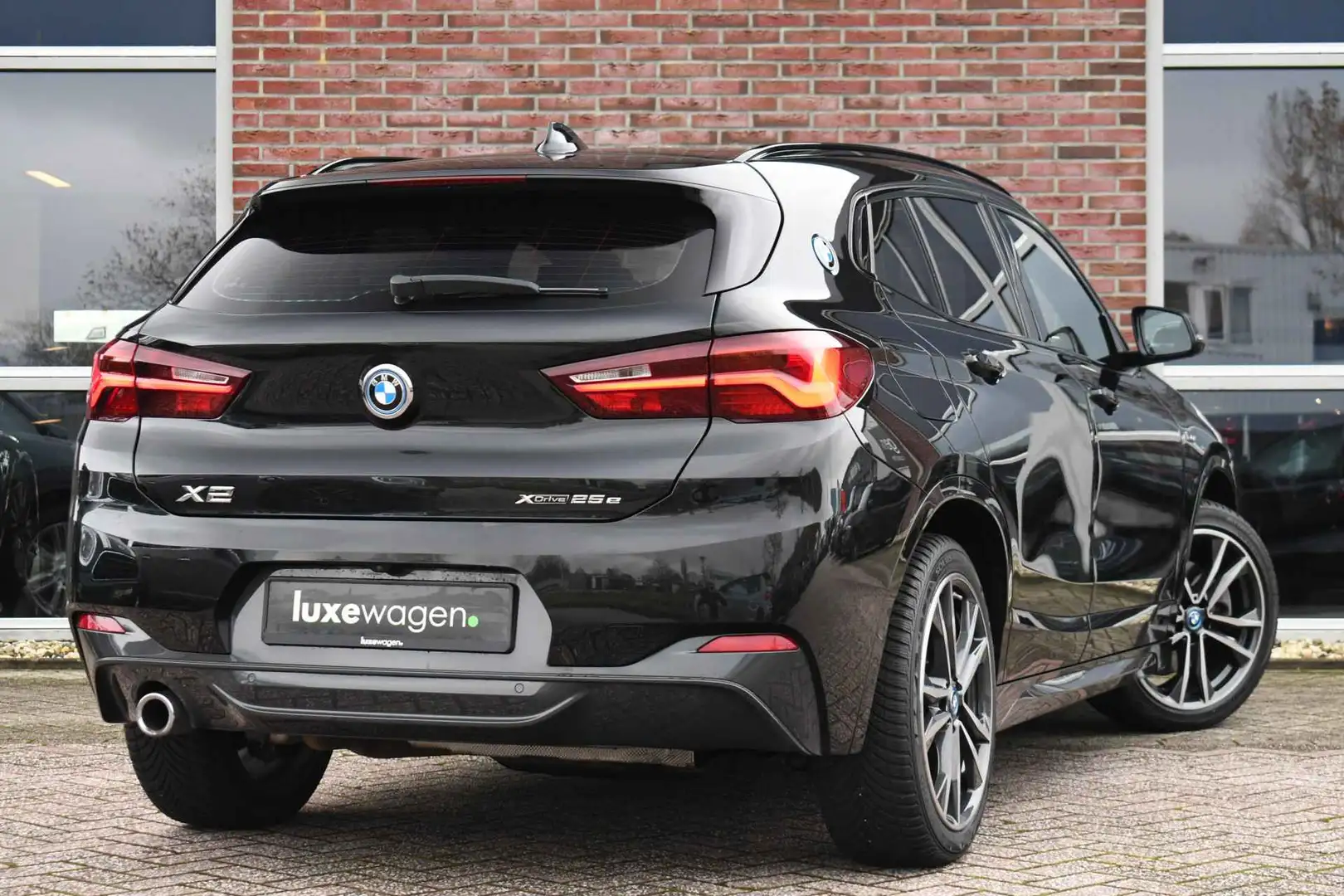 BMW X2 xDrive25e M-Sport Pano M-zetels HUD Camera El-klep Schwarz - 2