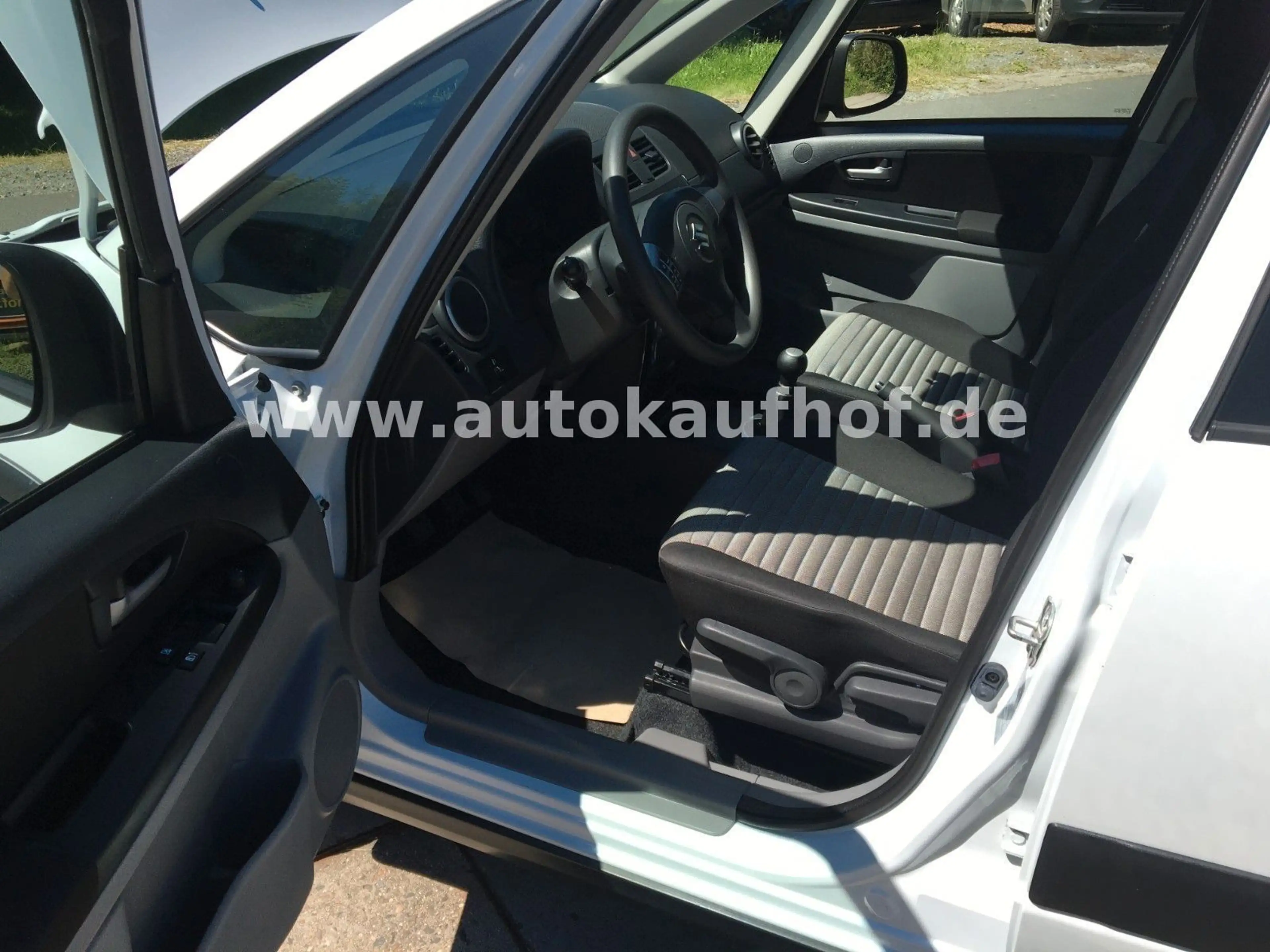 Suzuki SX4 1.6 VVT Club — photo 11