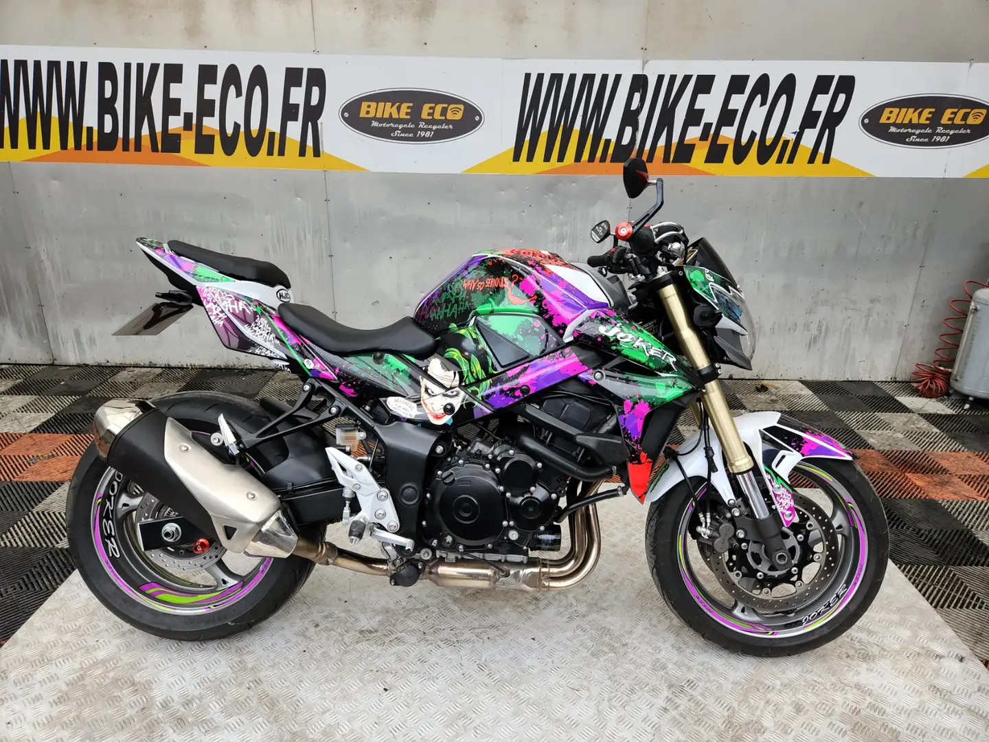 Suzuki GSR 750 - 1